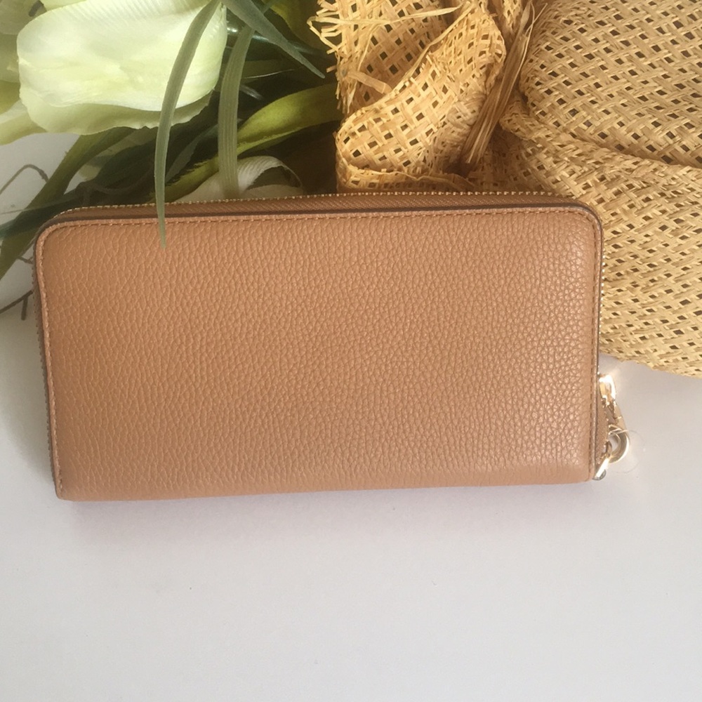 Tory Burch carter smartphone bi- fold wallet - Picture 2 of 4